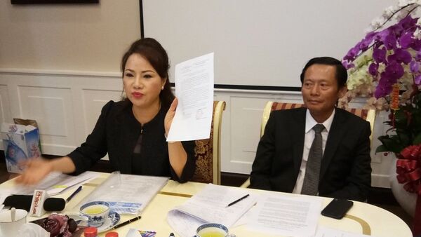 Đó là những bức xúc của bà Chu Thị Bình, khách hàng bị “bốc hơi” 245 tỷ đồng trong tài khoản tiết kiệm tại Ngân hàng Eximbank Đó là những bức xúc của bà Chu Thị Bình, khách hàng bị “bốc hơi” 245 tỷ đồng trong tài khoản tiết kiệm tại Ngân hàng Eximbank - Sputnik Việt Nam