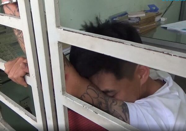 Một trong ba nghi can bị công an bắt giữ.  - Sputnik Việt Nam