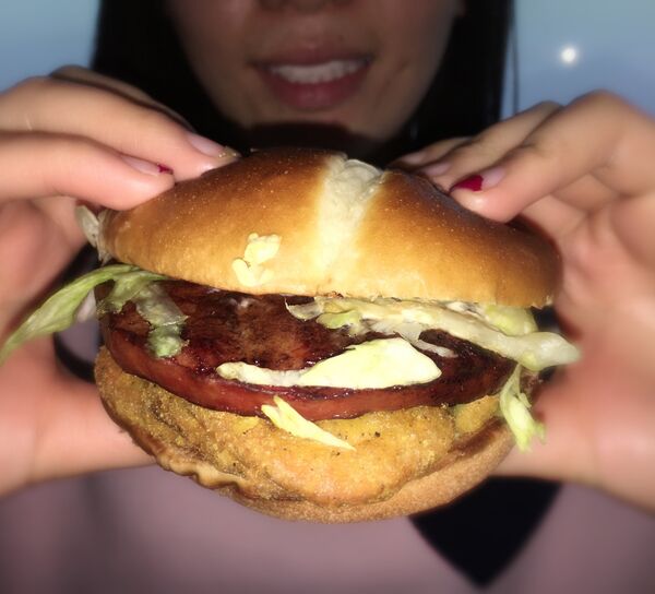 Bánh burger Nga trở thành một trong những món phổ biến nhất của McDonald's Trung Quốc - Sputnik Việt Nam