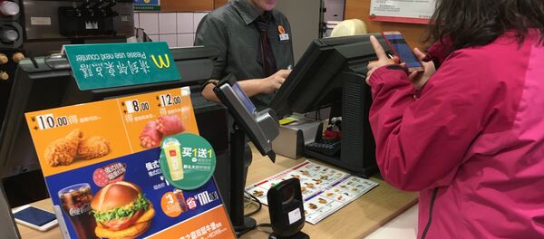 Bánh burger Nga trở thành một trong những món phổ biến nhất của McDonald's Trung Quốc - Sputnik Việt Nam