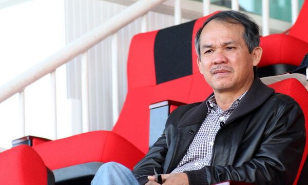 Công Phượng xin visa sang Pháp thử việc, canh bạc tất tay của CP10 và ông bầu phố núi Công Phượng xin visa sang Pháp thử việc, canh bạc tất tay của CP10 và ông bầu phố núi - Sputnik Việt Nam