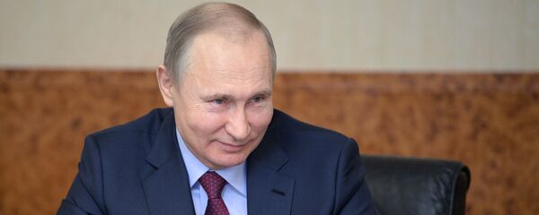 March 7, 2018. President Vladimir Putin at a meeting with female entrepreneurs from Russian regions at the Samara Bread and Confectionary Company ahead of International Women's Day - Sputnik Việt Nam