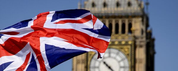 Британский флаг на фоне Биг-Бена в Лондоне // AFP / Fabrice Coffrini - Sputnik Việt Nam