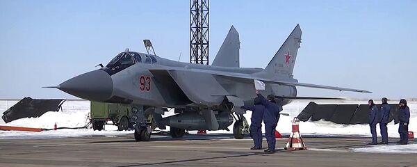 Phi đội bay MIG-31 thuộc Không lực Vũ trụ Nga vừa thực hiện việc phóng tên lửa siêu thanh có độ chính xác cao thuộc tổ hợp “Kinzhal” - Sputnik Việt Nam
