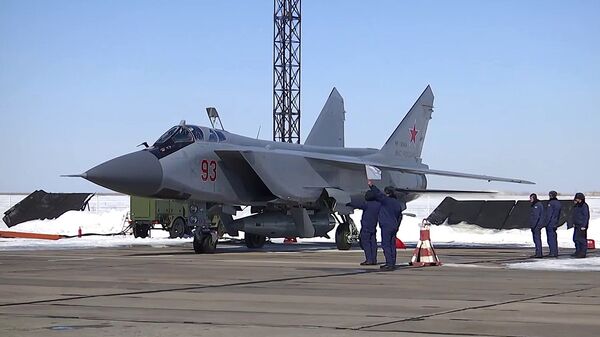  Phi đội bay MIG-31 thuộc Không lực Vũ trụ Nga vừa thực hiện việc phóng tên lửa siêu thanh có độ chính xác cao thuộc tổ hợp “Kinzhal” - Sputnik Việt Nam