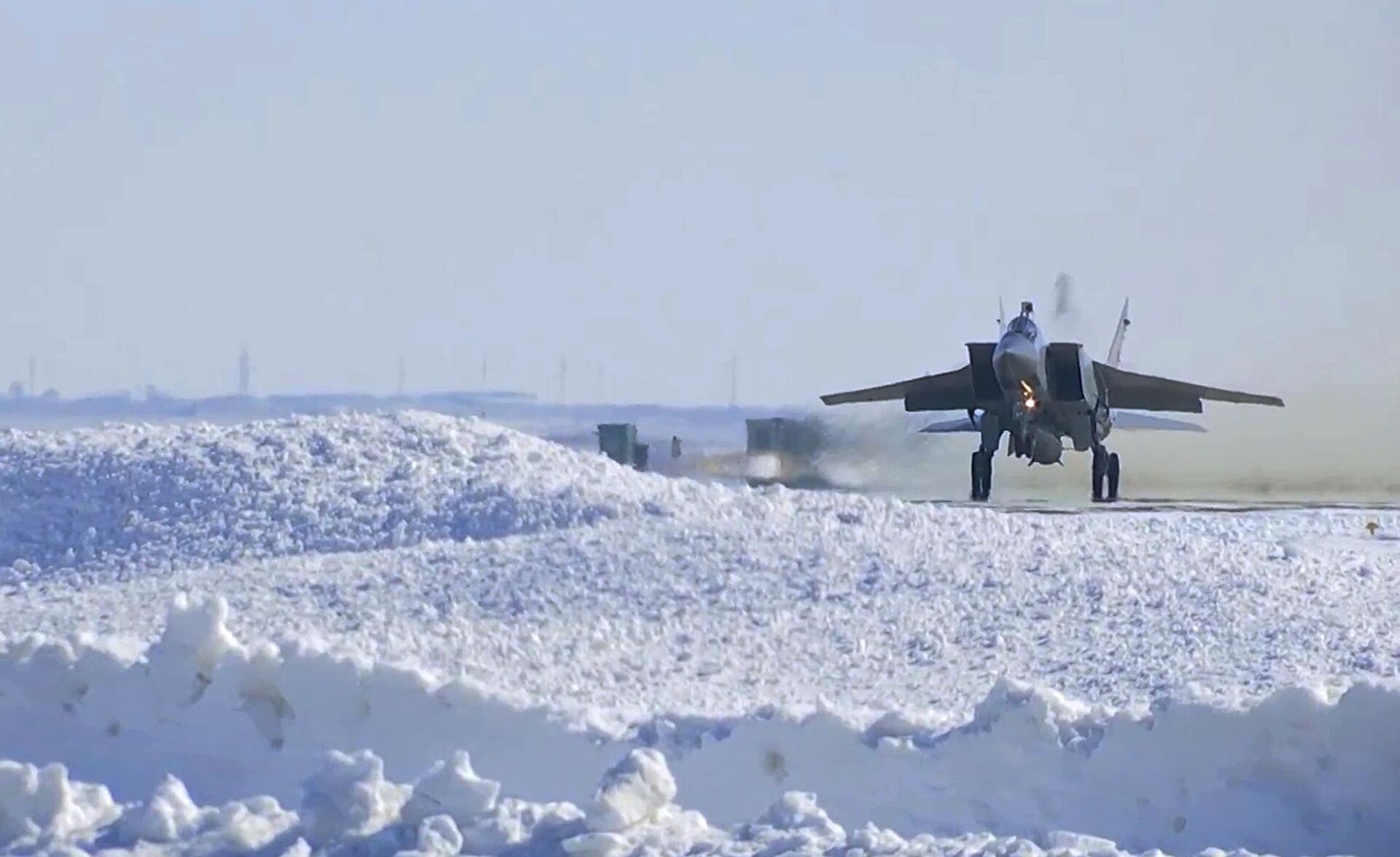 Phi đội bay MIG-31 thuộc Không lực Vũ trụ Nga vừa thực hiện việc phóng tên lửa siêu thanh có độ chính xác cao thuộc tổ  hợp “Kinzhal” - Sputnik Việt Nam, 1920, 20.02.2023