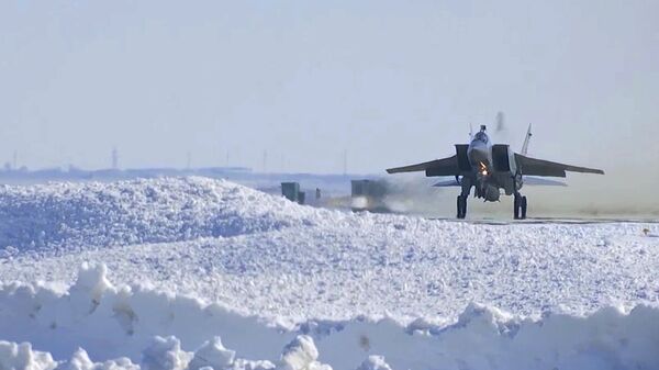 Phi đội bay MIG-31 thuộc Không lực Vũ trụ Nga vừa thực hiện việc phóng tên lửa siêu thanh có độ chính xác cao thuộc tổ  hợp “Kinzhal” - Sputnik Việt Nam