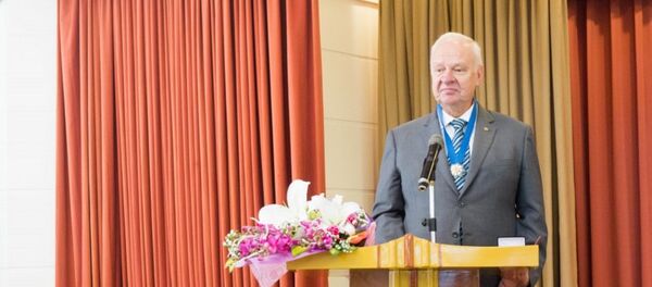 Đại sứ Nga tại Việt Nam Konstantin Vnukov phát biểu tại buổi lễ.  - Sputnik Việt Nam