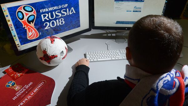 Người đàn ông mua vé xem World Cup - Sputnik Việt Nam