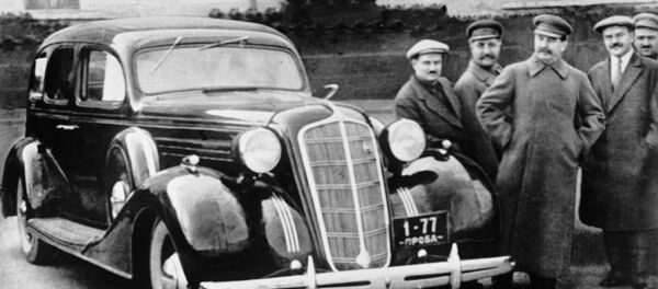 ZIS-101 là xe hơi bảy chỗ đầu tiên được Liên Xô sản xuất tại nhà máy ô tô mang tên Stalin (Moskva) từ năm 1937 đến năm 1941 ZIS-101 là xe hơi bảy chỗ đầu tiên được Liên Xô sản xuất tại nhà máy ô tô mang tên Stalin (Moskva) từ năm 1937 đến năm 1941 - Sputnik Việt Nam