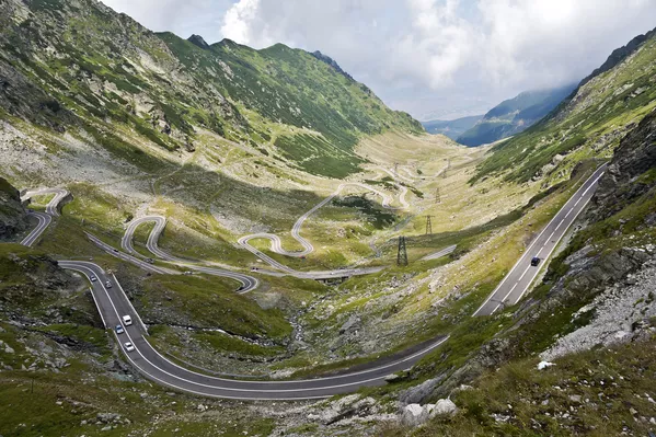 Đường Transfagarasan trong dãy núi Carpathians Đường Transfagarasan trong dãy núi Carpathians - Sputnik Việt Nam