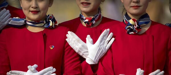 Các nữ tiếp viên tại lễ khai mạc Đại hội đại biểu nhân dân toàn Trung quốc tại Bắc Kinh - Sputnik Việt Nam