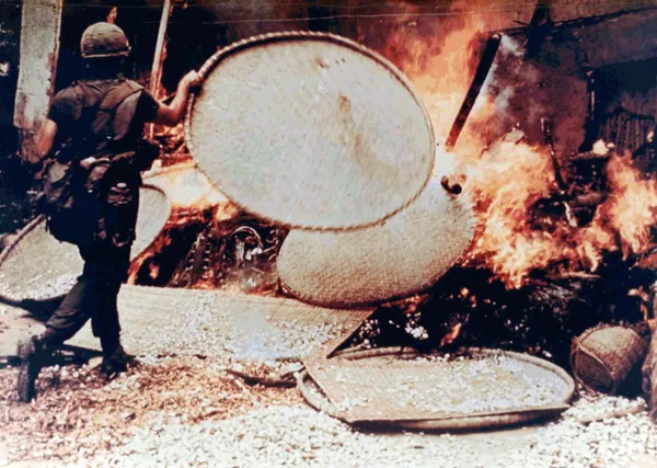 Vụ thảm sát dân thường do binh lính Quân đội Hoa Kỳ tiến hành ở Sơn Mỹ, Việt Nam. Năm 1968 Vụ thảm sát dân thường do binh lính Quân đội Hoa Kỳ tiến hành ở Sơn Mỹ, Việt Nam. Năm 1968 - Sputnik Việt Nam