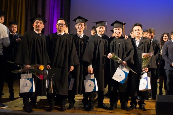 Sinh viên Việt Nam tốt nghiệp Trường Đại học Nghiên cứu Hạt nhân Quốc gia Nga MEPhI Sinh viên Việt Nam tốt nghiệp Trường Đại học Nghiên cứu Hạt nhân Quốc gia Nga MEPhI - Sputnik Việt Nam