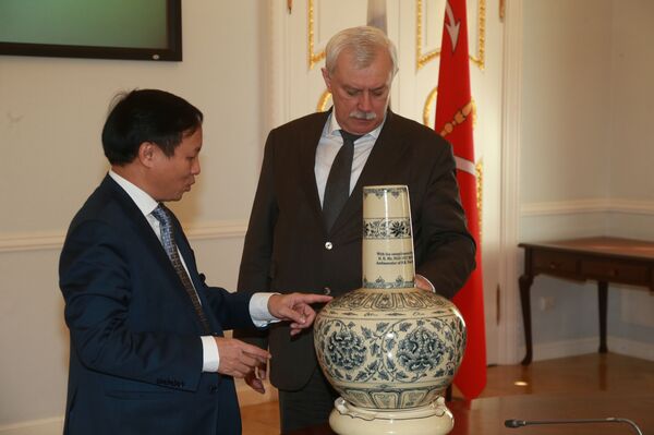 Thống đốc St Petersburg Georgy Poltavchenko và Đại sứ Việt Nam tại Nga Ngô Đức Mạnh tại một cuộc họp tại St Petersburg Thống đốc St Petersburg Georgy Poltavchenko và Đại sứ Việt Nam tại Nga Ngô Đức Mạnh tại một cuộc họp tại St Petersburg - Sputnik Việt Nam