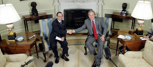 Thủ tướng Việt Nam Phan Văn Khải và Tổng thống Mỹ George W. Bush tại Washington - Sputnik Việt Nam