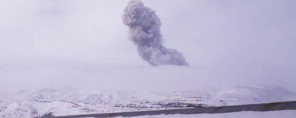 Núi lửa Ebeko Kuril phun cột tro cao 2 km Núi lửa Ebeko Kuril phun cột tro cao 2 km - Sputnik Việt Nam