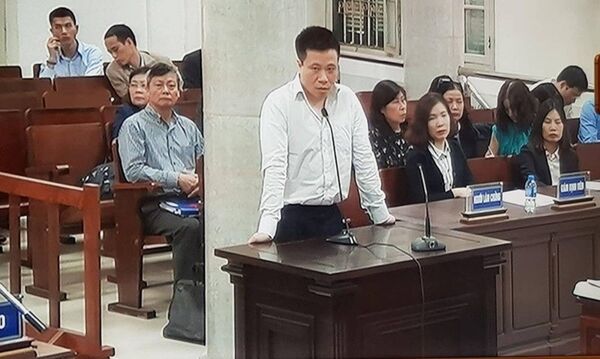 Ông Hà Văn Thắm đang trả lời tòa. - Sputnik Việt Nam