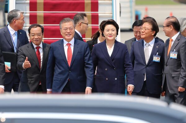 Tổng thống Hàn Quốc Moon Jae In và phu nhân đến Việt Nam  - Sputnik Việt Nam