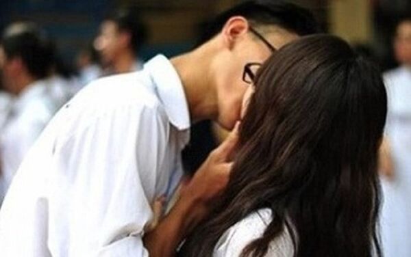 Nụ hôn học trò Nụ hôn học trò - Sputnik Việt Nam