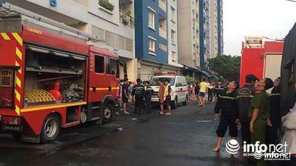 Công tác giải quyết hậu quả vụ cháy vẫn đang diễn ra. - Sputnik Việt Nam