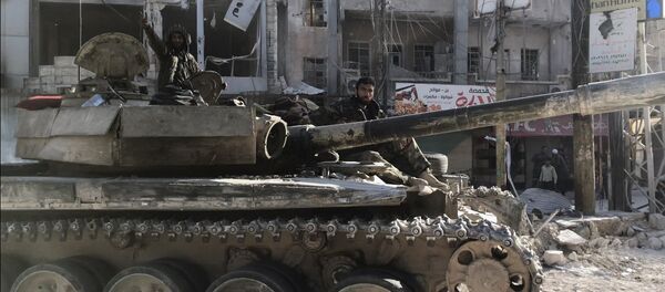 Thiết giáp của quân đội Syria trong điểm dân sinh mới được giải phóng Kaft-Batn ở Đông Ghouta - Sputnik Việt Nam