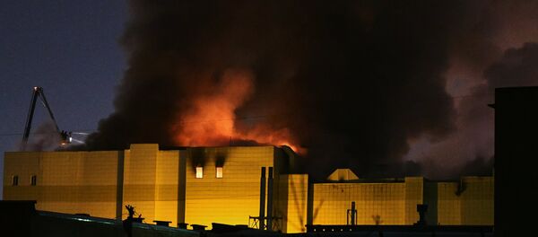 Massive fire in a trade center in Russian city of Kemerovo - Sputnik Việt Nam