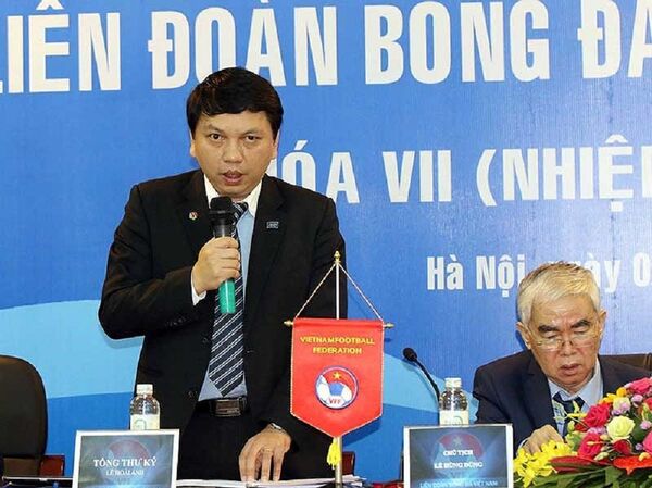 Ông Lê Hùng Dũng (phải), Trưởng tiểu ban nhân sự và ông Lê Hoài Anh, Phó tiểu ban nhân sự. Những người làm ảnh hưởng đến hàng loạt cái sai không-có, có-không trong việc đề cử nhân sự. - Sputnik Việt Nam