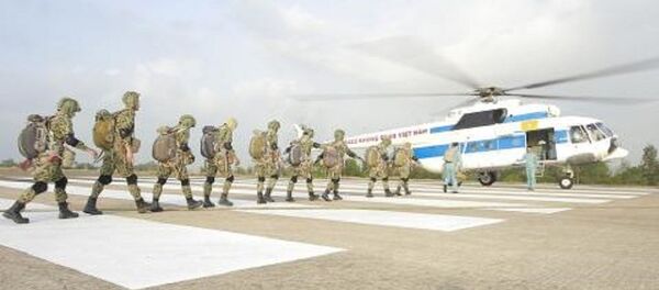 Đặc công Hải quân thực hành nhảy dù. - Sputnik Việt Nam