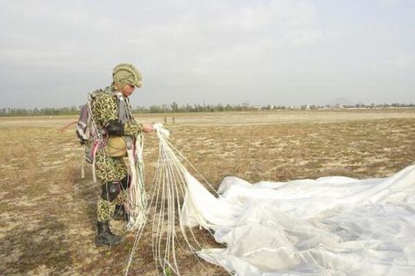 Hải quân thực hành nhảy dù - Sputnik Việt Nam
