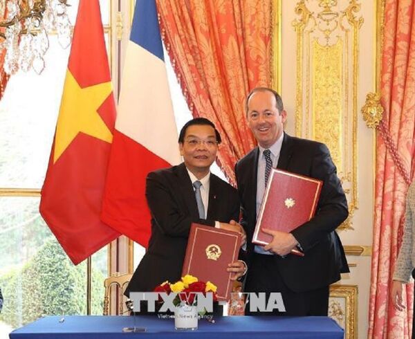 Lễ ký Ý định thư hợp tác giữa Bộ Khoa học và Công nghệ Việt Nam với Tập đoàn Airbus Defence and Space về công nghệ vũ trụ - Sputnik Việt Nam