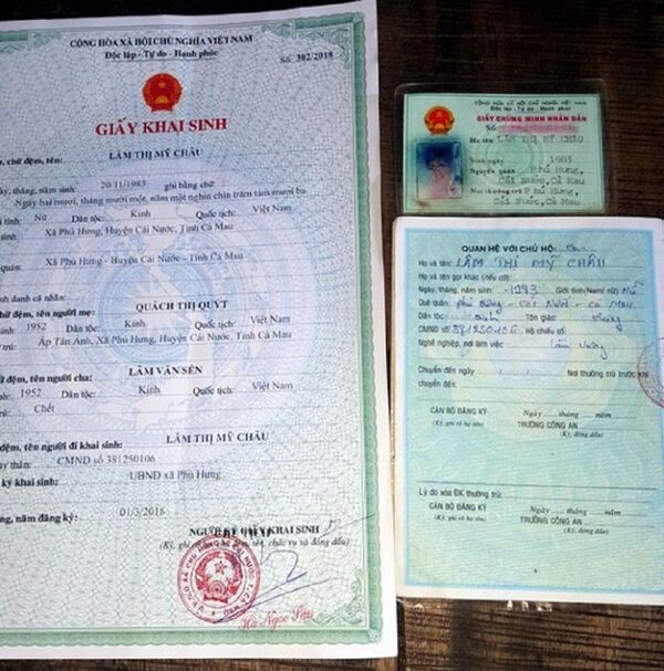 Hàng loạt giấy tờ của anh Lâm Văn Châu đều ghi là Lâm Thị Mỹ Châu, giới tính nữ (Ảnh do gia đình anh Châu cung cấp) Hàng loạt giấy tờ của anh Lâm Văn Châu đều ghi là Lâm Thị Mỹ Châu, giới tính nữ (Ảnh do gia đình anh Châu cung cấp) - Sputnik Việt Nam