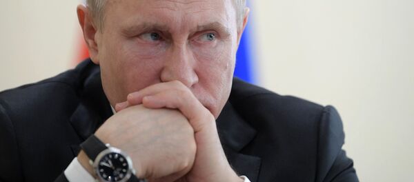 Tổng thống Nga Vladimir Putin trong cuộc họp về việc khắc phục hậu quả vụ hỏa hoạn tại trung tâm thương mại Zimnyaya vishnya,  ở Kemerovo - Sputnik Việt Nam