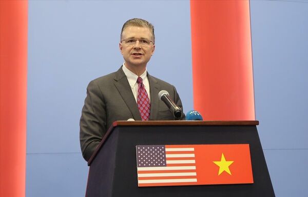 Đại sứ Daniel Kritenbrink tại buổi họp báo ngày 26.3 - Sputnik Việt Nam