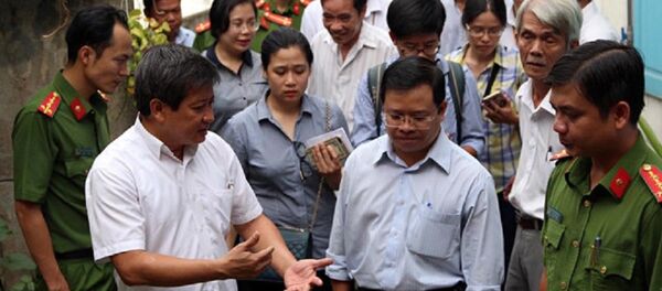 Ông Đoàn Ngọc Hải kiểm tra chung cư 145 Nguyễn Trãi (phường Bến Thành, quận 1) - Sputnik Việt Nam
