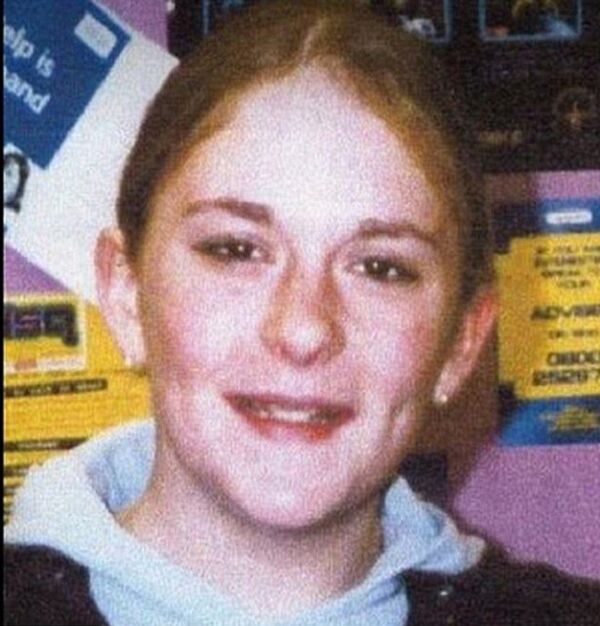 Becky Watson bị lạm dụng tình dục khi mới 11 tuổi - Sputnik Việt Nam