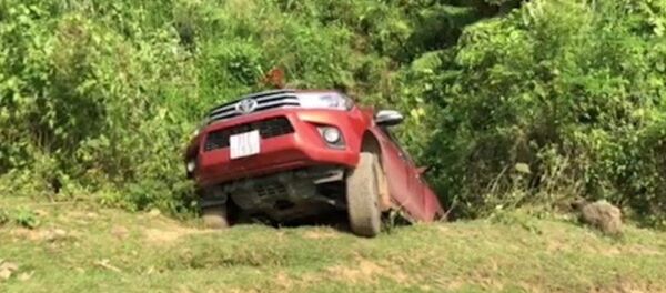 Chiếc xe các nghi phạm dùng để chạy trốn khi bắn chết người ở Kon Tum - - Sputnik Việt Nam