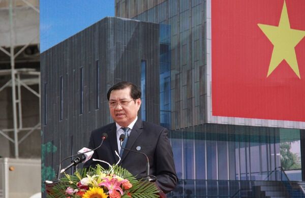 Ông Huỳnh Đức Thơ, chủ tịch UBND TP Đà Nẵng nói tại buổi lễ khánh thành rằng: Ngoài biển khơi xa kia huyện Hoàng Sa đang bị ngoại bang chiếm đóng trái phép  - Sputnik Việt Nam