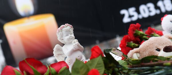 Hành động tại Kazan tưởng niệm những người thiệt mạng trong trung tâm thương mại- giải trí Zimnyaya vishnya ở Kemerovo. - Sputnik Việt Nam