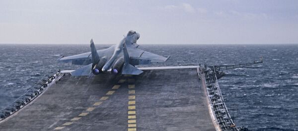 Su-27K cất cánh từ boong của tuần dương hạm Su-27K cất cánh từ boong của tuần dương hạm - Sputnik Việt Nam