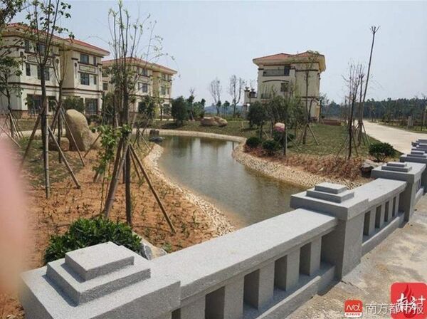 Trước mỗi biệt thự đều có một khu vườn nhỏ. - Sputnik Việt Nam