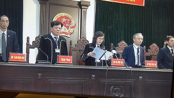 Hội đồng xét xử tuyên đọc bản án - Sputnik Việt Nam