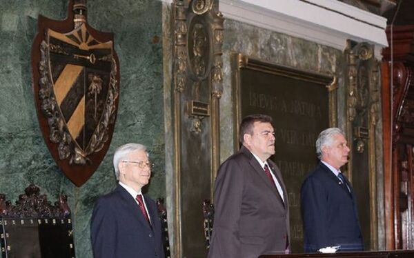 Tổng Bí thư Nguyễn Phú Trọng nhận Bằng Tiến sỹ danh dự tại Cuba Tổng Bí thư Nguyễn Phú Trọng nhận Bằng Tiến sỹ danh dự tại Cuba - Sputnik Việt Nam