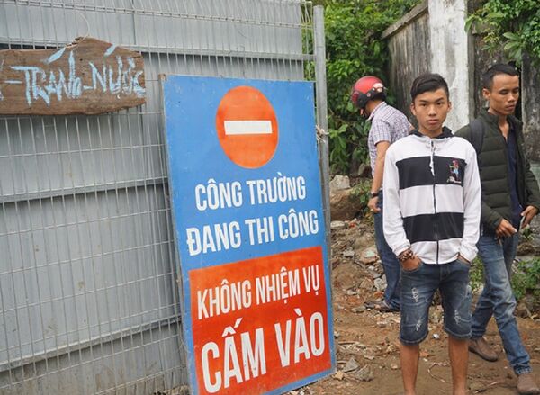 Chủ đầu tư dựng rào, chặn lối xuống biển. Chủ đầu tư dựng rào, chặn lối xuống biển. - Sputnik Việt Nam