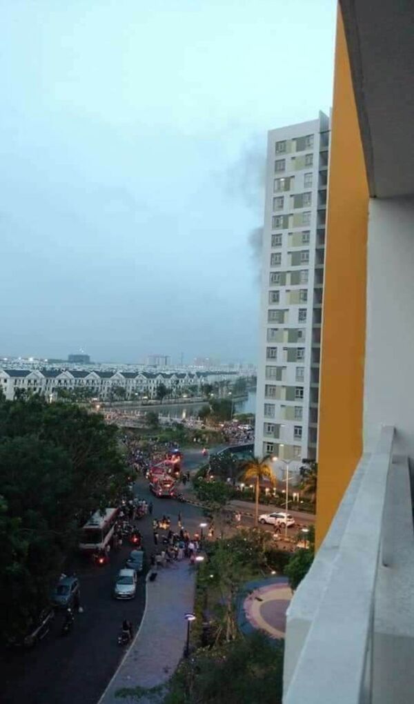 Cháy chung cư Parc Spring, nhiều khả năng là do chập điện - Sputnik Việt Nam