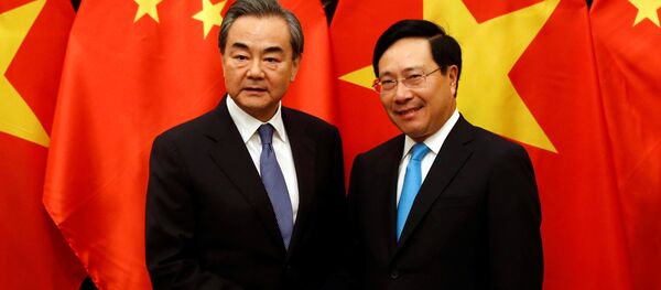 Phó Thủ tướng Phạm Bình Minh và Ngoại trưởng Trung Quốc Vương Nghị. - Sputnik Việt Nam