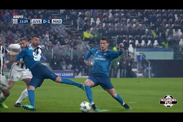 Ronaldo trong bàn thắng mở tỷ số trận đấu. - Sputnik Việt Nam