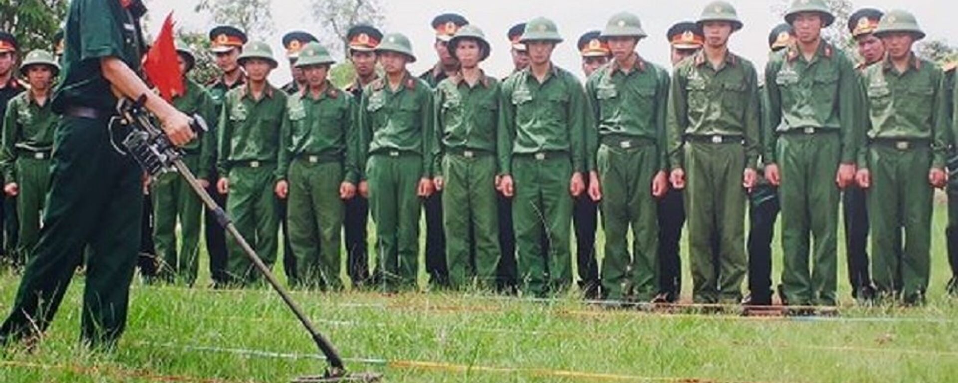 Cuộc chiến rà phá bom mìn còn nhiều cam go.  - Sputnik Việt Nam, 1920, 04.04.2019