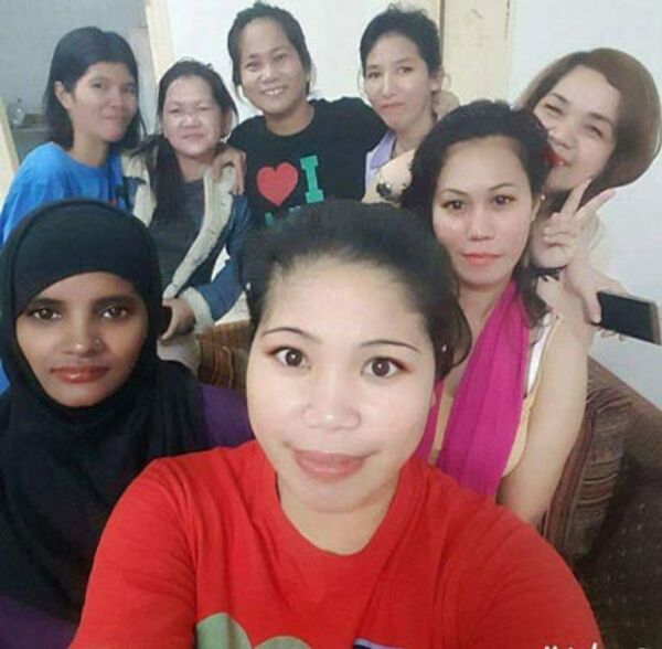 Một số lao động giúp việc gia đình Việt Nam và Philippines trong một công ty môi giới ở Ả Rập Saudi Một số lao động giúp việc gia đình Việt Nam và Philippines trong một công ty môi giới ở Ả Rập Saudi - Sputnik Việt Nam