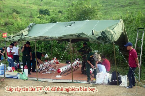 Lắp ráp tên lửa TV-01 để thử nghiệm bắn bay - Sputnik Việt Nam